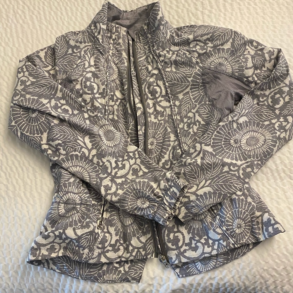 Lululemon jacket - Picture 2 of 5